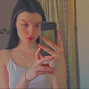 Meet your Posher, Chloe